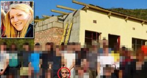 Nxënësi 18-vjeçar rrëfen si përfundoi me mësuesen, në “krevatin” e tualetit të avionit