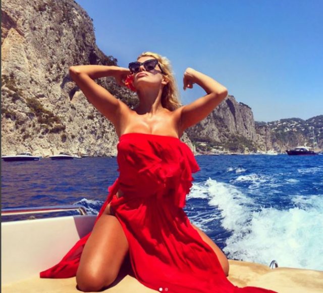 marina vjollca me te kuqe