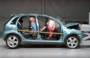 VIDEO/ Ja çfarë tmerri ndodh nëse nuk vendosni rripin e sigurimit