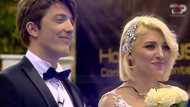 auto_Danieli_dhe_Fotinia_big_Brother1503072175