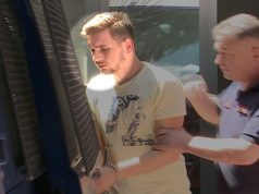 Nusja i jep mbiemrin burrit për të emigruar në Angli, por ajo që ndodh i çon dy familjet në prokurori