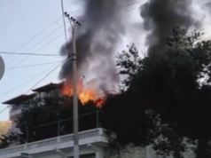 VIDEO/ Sarandë, merr flakë hoteli, zjarrfikësja nuk duket asgjëkundi