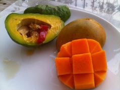 Avokado e mango, aleatët e lëkurës, kockave dhe zemrës