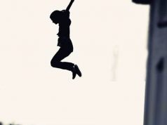 EMRI/ E dhimbshme në Përmet, 44 vjeçarja hidhet nga shkëmbi buzë lumit