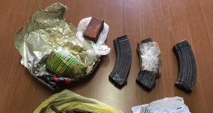 EMRI & FOTO/ Tiranë, municione, eksploziv e fara kanabisi, ja kush është 40-vjeçari i arrestuar