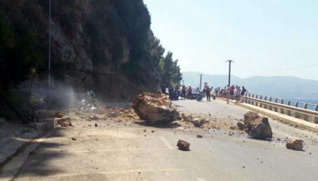 Rruge e bllokuar shkemb