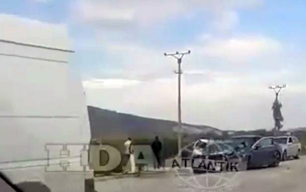VIDEO/ Berat, dy makina përplasen kokë më kokë