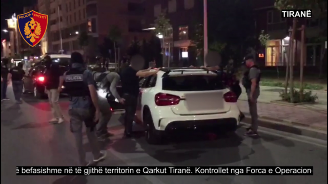 auto_policia_naten_kontroll_31504963843