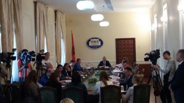 DEBATET PËR VETTING-un/ Kuvendi shkurton strukturën, PD kundër