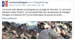 FOTO LAJM/ Itali, turistja franceze gjen një unazë në plazh, ja dorëzon pronarit falë “Facebook”-ut