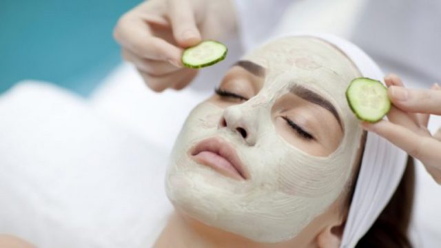 3-DIY-Healing-Cucumber-Facial-Masks2-780x439-768x432