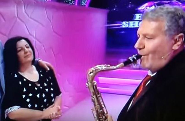 Aleko Kosta me bashkeshorten