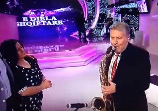 Aleko Kosta me bashkeshorten1