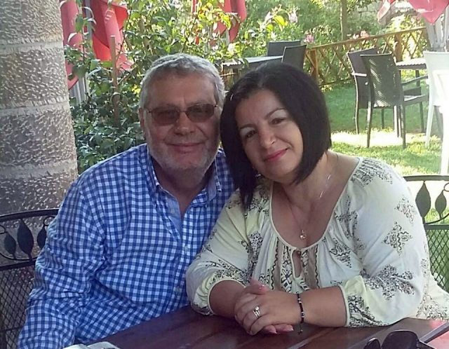 Aleko Kosta me bashkeshorten3