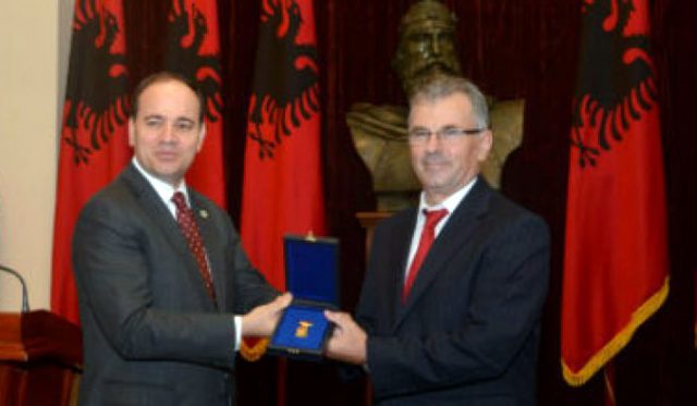 Bujar Nishani - Visho Ajazi