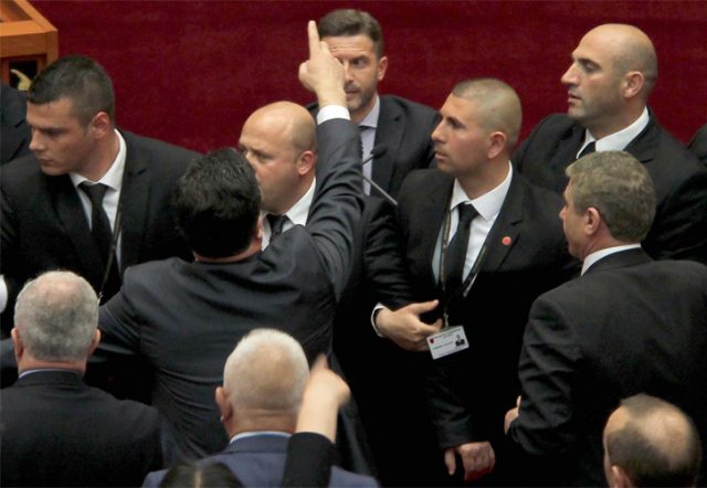 Flamur Noka, protest Kuvend