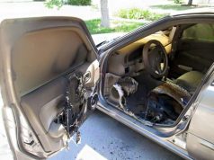 FOTO/ Lezhë, spërkatet me benzinë dhe digjet makina e një femre