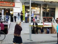 FOTO/ Tiranë, Policia çaktivizon pakon e eksplozivit te dyqani i rrobave