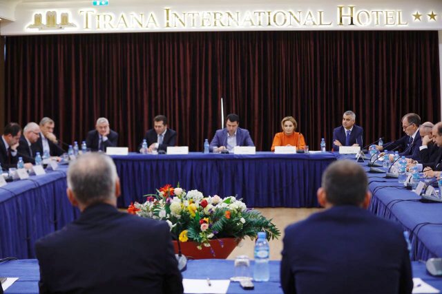 Tryeza e opozites new