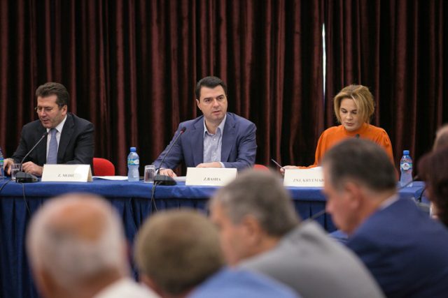 Tryeza e opozites new1