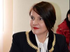 FOTO & EMRI/ Rama zbraz tepsinë nga drejtorët e LSI, shkarkohet një tjetër drejtoreshë: Po iki me kokën lart…