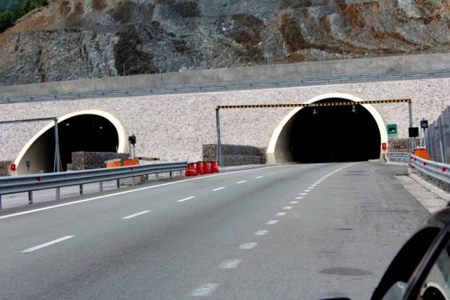 auto_tuineli1508594547