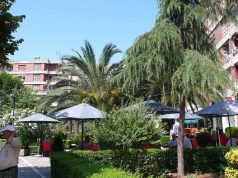 Tiranë, zjarr në lokalin pranë Piazza-s