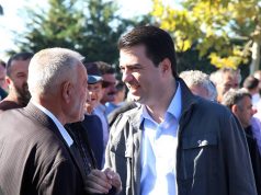 FOTO/Basha prek varfërinë e Paskuqanit në derë të Tiranës