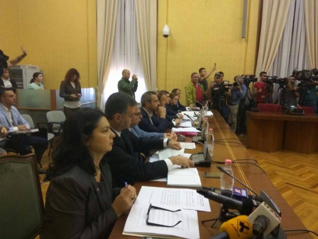 tahiri ne komision e mandateve