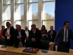 VIDEO/ Berisha feston me deputetet ditelindjen, ja surpriza per liderin historik