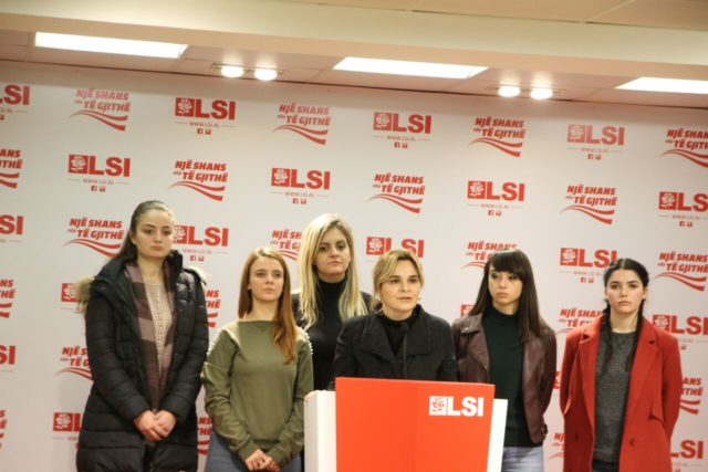 Monika Kryemadhi me te rinjte