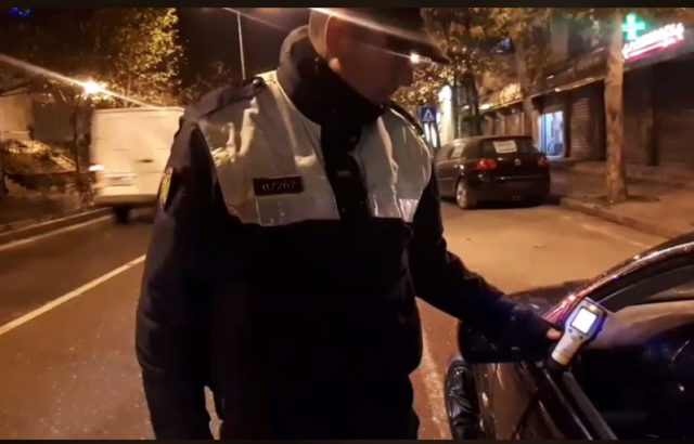 Polici, kontroll test alkooli shofer