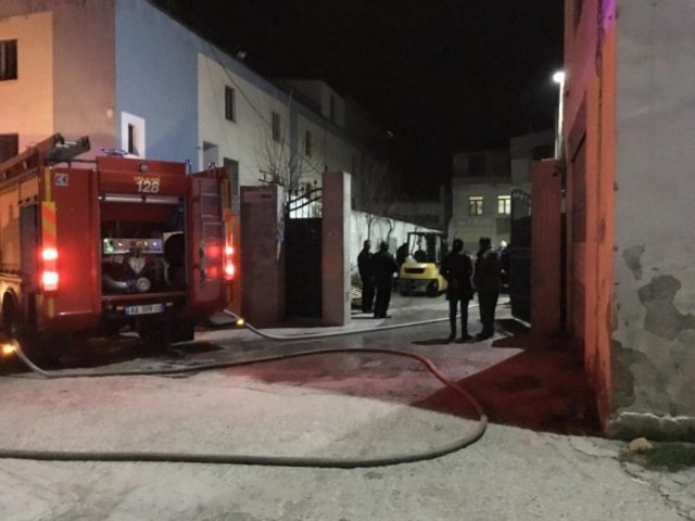 Vlore, zjarr fabrika e kepuceve2