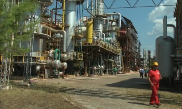 auto_rafineria-Ballsh-600x3601513930183