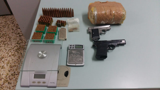 pistolete e droge