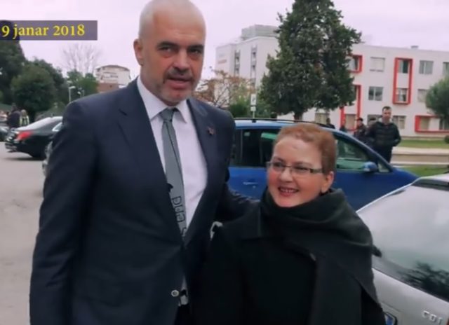 Edi Rama me mesuesen e kancerit2