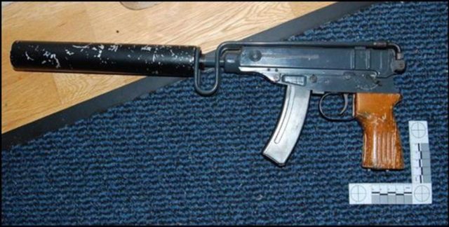 Tristen Asllani automatik me silenciator