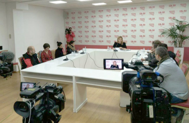 monika Kryemadhi me gazetaret1