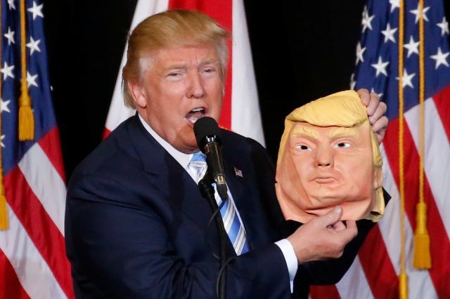 trump me maske