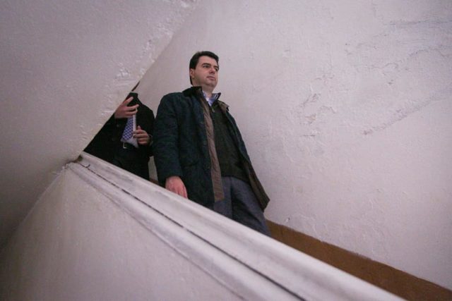 Lulzim basha zbret shkallet