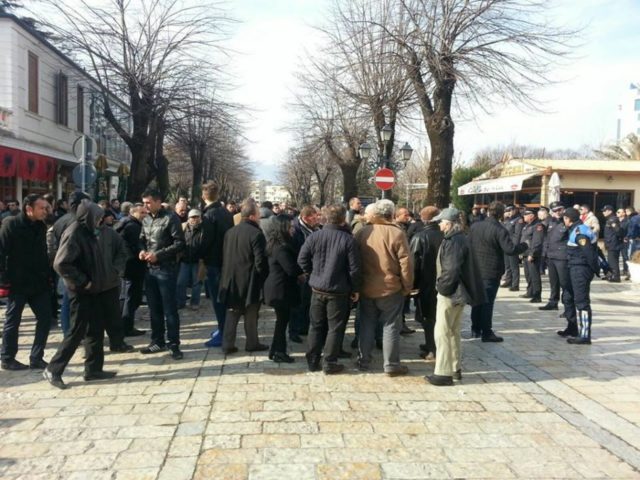 Ndihma ekonomike, proteste