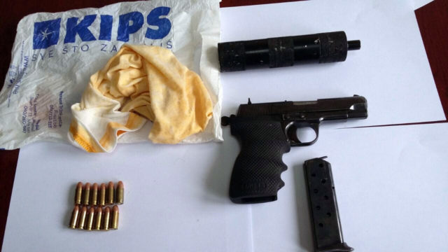 Pistolete me silenciator