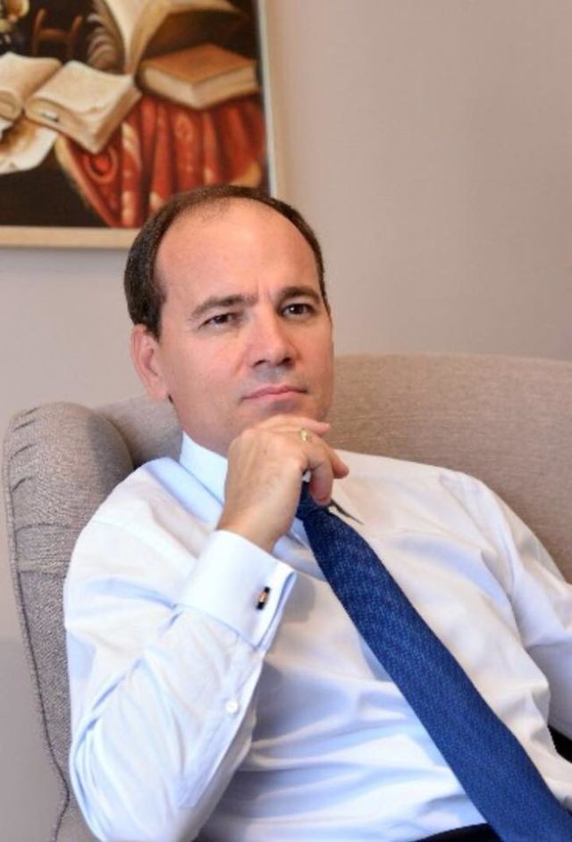 bujar nishani duke menduar