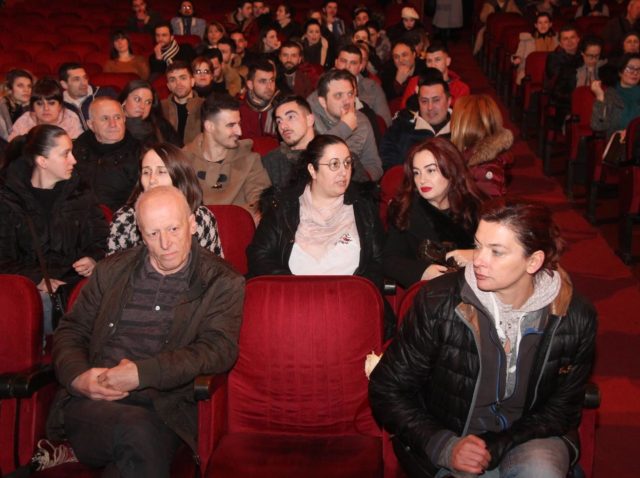 teatri artiste ne salle kumbaro