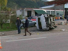 FOTO/ Bilisht, makina përplaset me furgonin, ka të plagosur