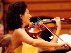 EMRI & FOTO/ Violinistja virtuoze, ambasadorja e vlerave shqiptare, rikthehet në vendlindje!