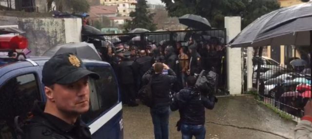 Fran Frrokaj, mbeshtetesit gjykate