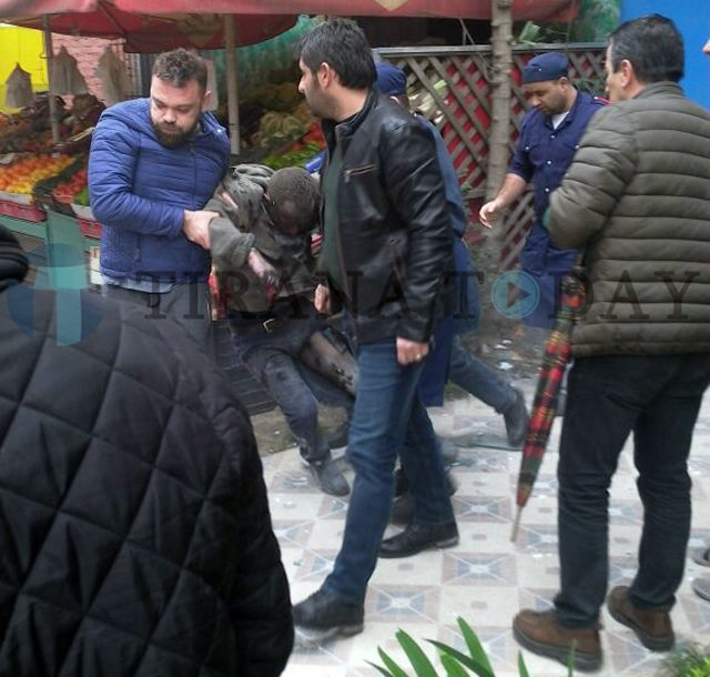 Gentian Hoxha, plagosur