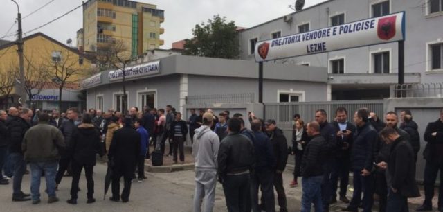 Lezhe, proteste fran Frrokaj, policia