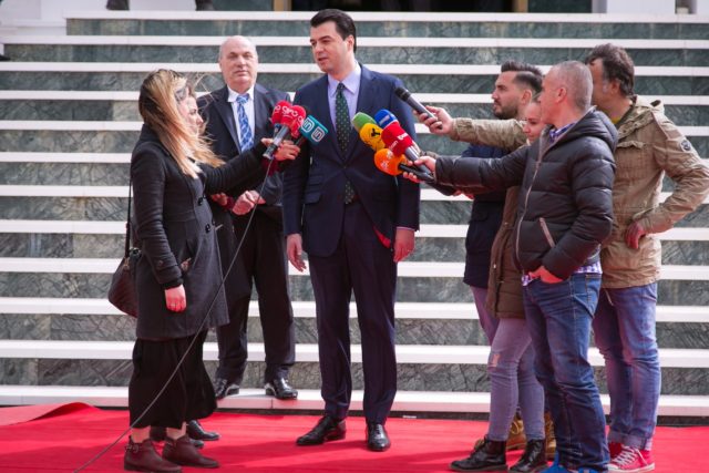 Lulzim basha, prononcim